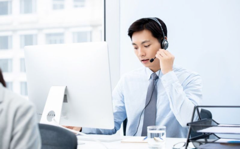 Người chơi nên chủ động theo dõi tiến độ liên hệ
